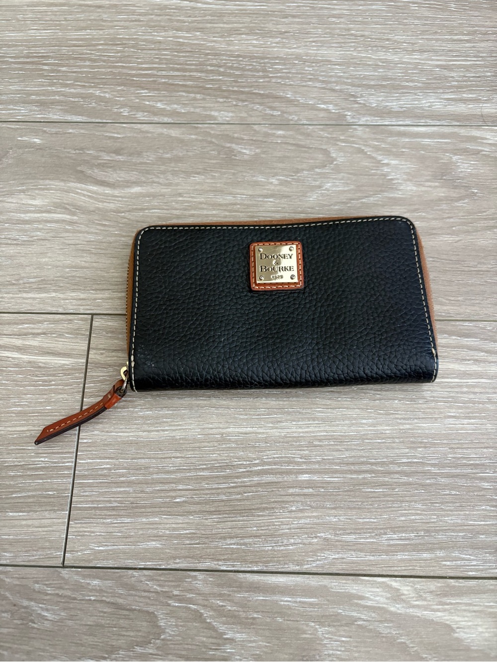 Dooney & Bourke Black Leather Zip Card Holder with Tan Trim - Picture 3 of 6
